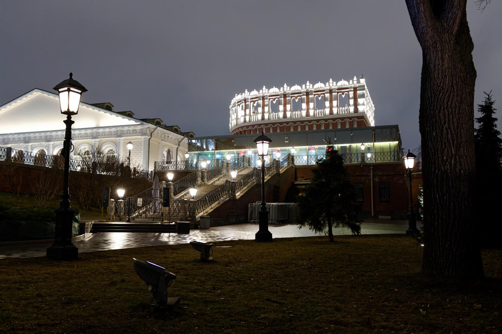 Ночная пристань фонарей