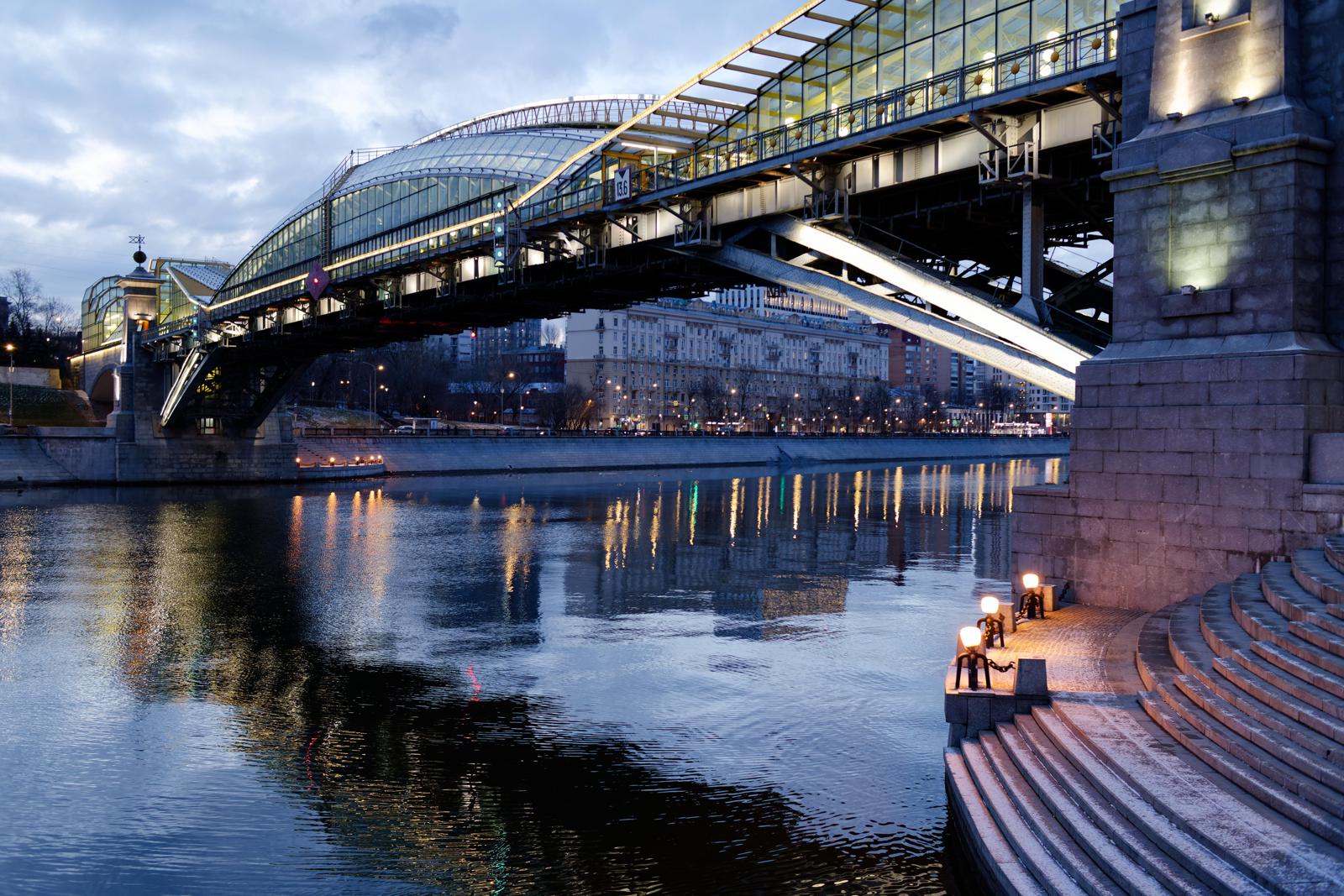 Живое стекло над водой